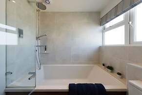 Coastal Retreat for 6 Close to Beaches