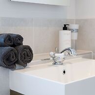 Coastal Retreat for 6 Close to Beaches