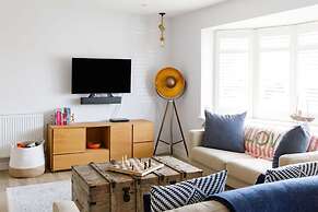 Coastal Retreat for 6 Close to Beaches