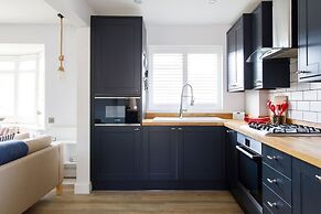 Coastal Retreat for 6 Close to Beaches