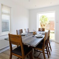 Coastal Retreat for 6 Close to Beaches