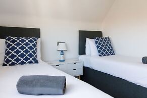 Coastal Retreat for 6 Close to Beaches