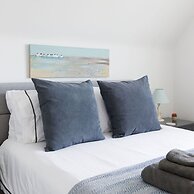 Coastal Retreat for 6 Close to Beaches