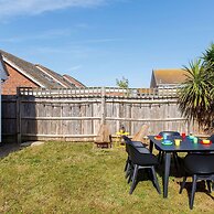 Coastal Retreat for 6 Close to Beaches