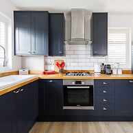 Coastal Retreat for 6 Close to Beaches