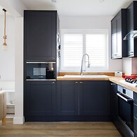 Coastal Retreat for 6 Close to Beaches