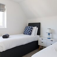 Coastal Retreat for 6 Close to Beaches