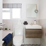 Coastal Retreat for 6 Close to Beaches