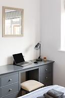 Coastal Retreat for 6 Close to Beaches