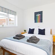 Coastal Retreat for 6 Close to Beaches