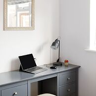 Coastal Retreat for 6 Close to Beaches