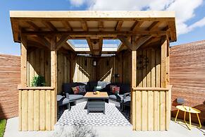 Coastal Retreat for 6 Close to Beaches