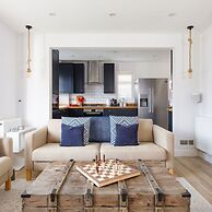 Coastal Retreat for 6 Close to Beaches