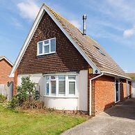 Coastal Retreat for 6 Close to Beaches