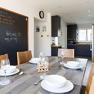 Coastal Retreat for 6 Close to Beaches