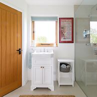 Impressive Country Estate Sleeps 17