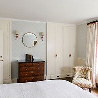 Impressive Country Estate Sleeps 17