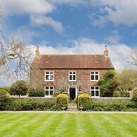 Impressive Country Estate Sleeps 17