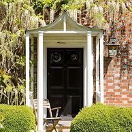 Impressive Country Estate Sleeps 17