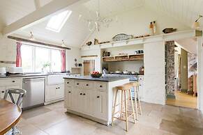 Impressive Country Estate Sleeps 17