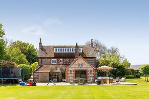 Impressive Country Estate Sleeps 17