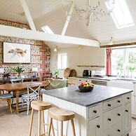 Impressive Country Estate Sleeps 17