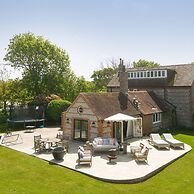 Impressive Country Estate Sleeps 17