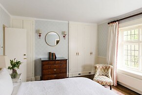 Impressive Country Estate Sleeps 17