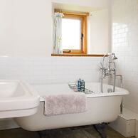 Impressive Country Estate Sleeps 17