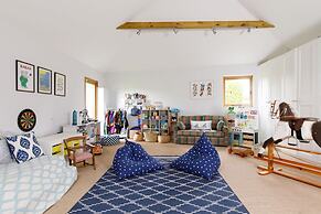 Impressive Country Estate Sleeps 17