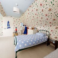 Impressive Country Estate Sleeps 17