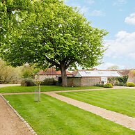 Impressive Country Estate Sleeps 17