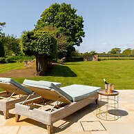 Impressive Country Estate Sleeps 17