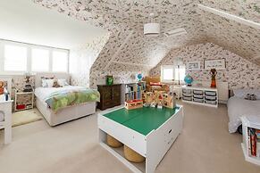 Impressive Country Estate Sleeps 17