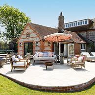 Impressive Country Estate Sleeps 17