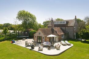 Impressive Country Estate Sleeps 17