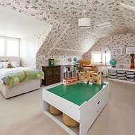 Impressive Country Estate Sleeps 17