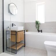 Stylish 2 Bed City Stay