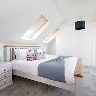 Beach House for 10 With hot tub Garden