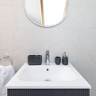 Beach House for 10 With hot tub Garden