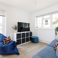 Beach House for 10 With hot tub Garden