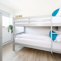 Beach House for 10 With hot tub Garden