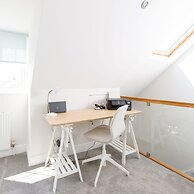 Beach House for 10 With hot tub Garden