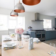 Beach House for 10 With hot tub Garden