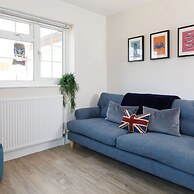 Beach House for 10 With hot tub Garden