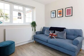 Beach House for 10 With hot tub Garden