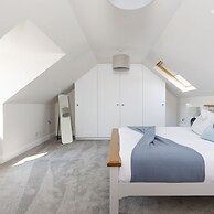 Beach House for 10 With hot tub Garden