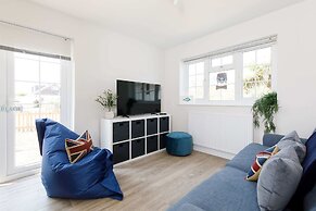 Beach House for 10 With hot tub Garden