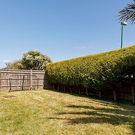 Beach House for 10 With hot tub Garden