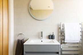 Beach House for 10 With hot tub Garden